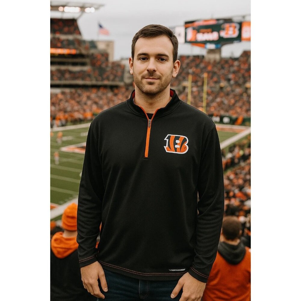 Cincinnati Bengals Football size Medium  Pullover long sleeve top light Jacket